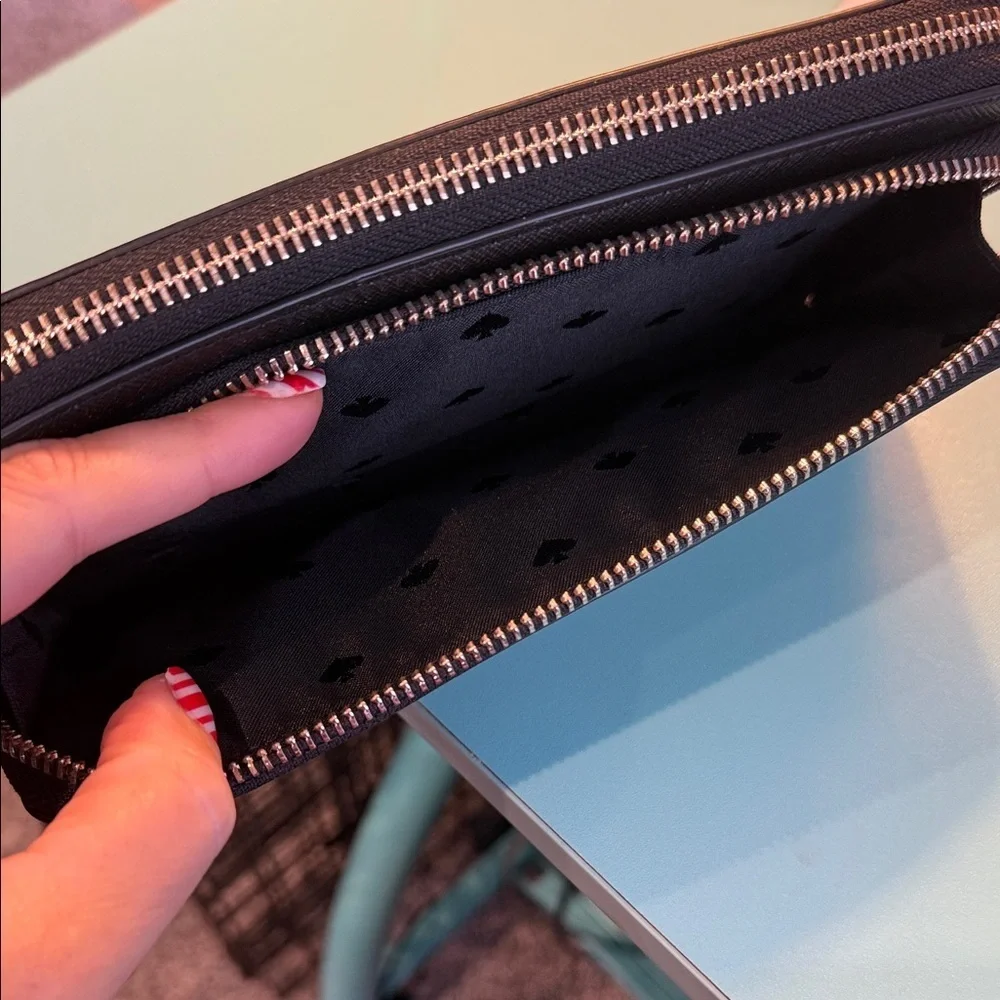 Kate Spade Black and Cream Wallet large wristlet zip card clutch designer
